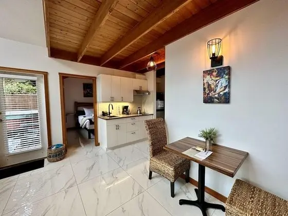 Kulübe (Oceanfront with Private Hot Tub / Gon)