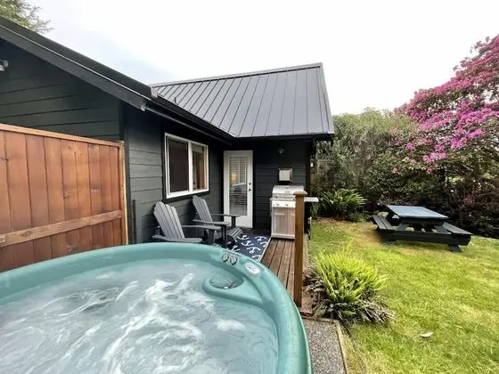 Kulübe (Oceanfront with Private Hot Tub / Gon)