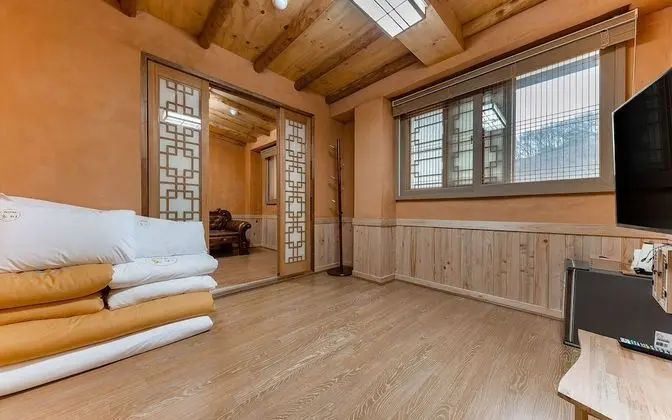 Oda (Family Room (2 rooms Ondol Cypress Be)