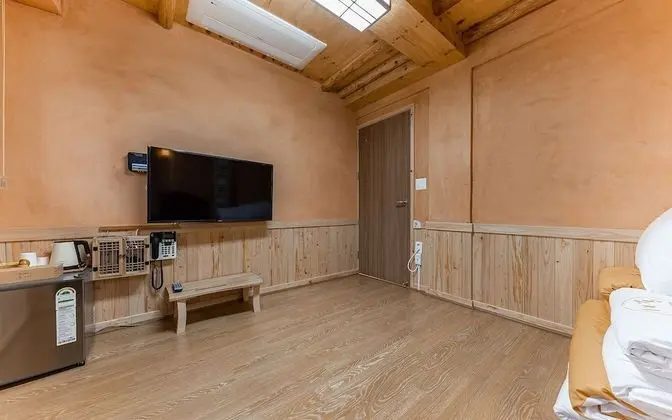 Oda (Family Room (2 rooms Ondol Cypress Be)