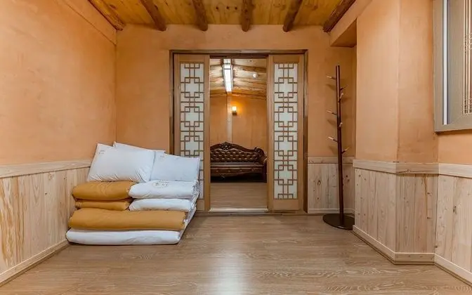 Oda (Family Room (2 rooms Ondol Cypress Be)