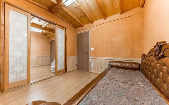 Oda (Family Room (2 rooms Ondol Cypress Be)