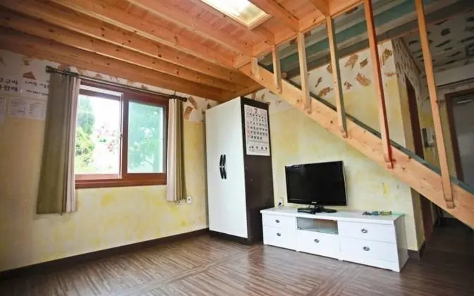 Oda (Glass Castle (Unshared House Duplex))