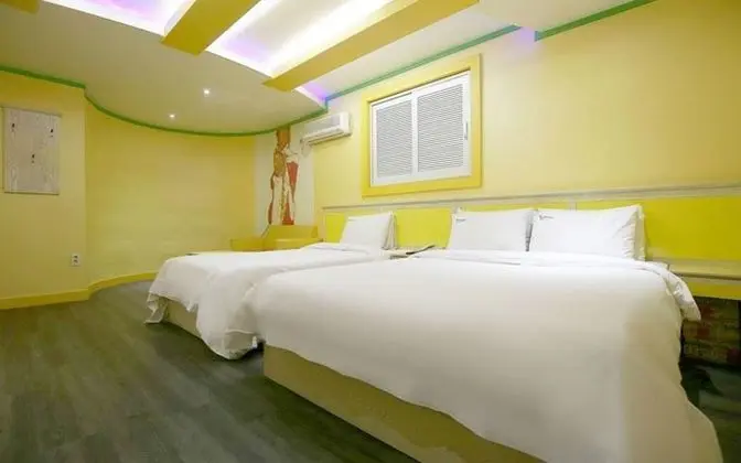 Oda (Twin Room with Bath for 2 People + (D)