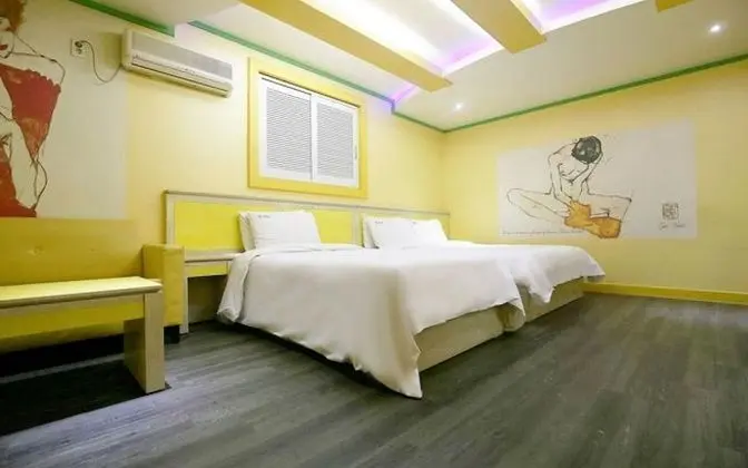 Oda (Twin Room with Bath for 2 People + (D)