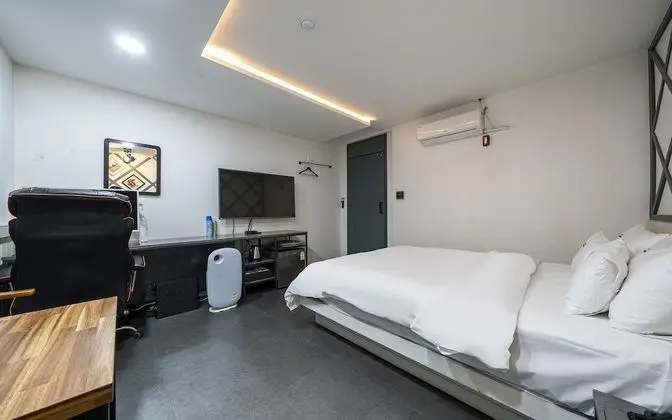 Oda (Game room (top quality Ace bed/Bag PC)