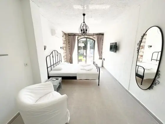 Standart Oda, Havuz Manzaralı, Teraslı