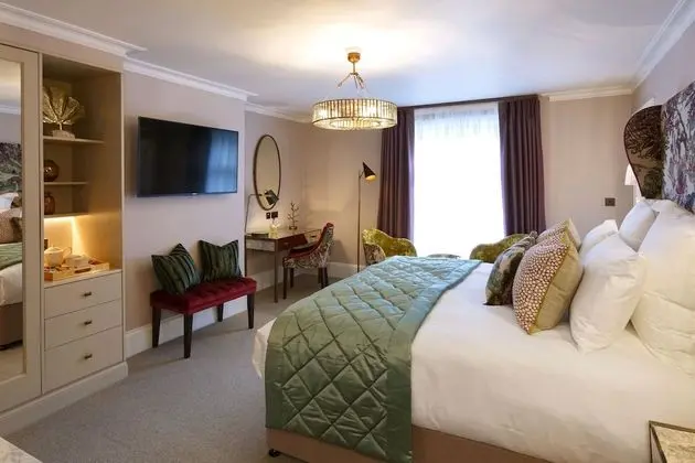Feature Room Deluxe