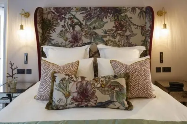 Feature Room Deluxe