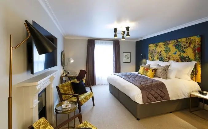 Feature Room Premier