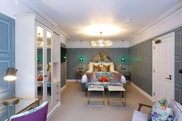 Feature Room Premier