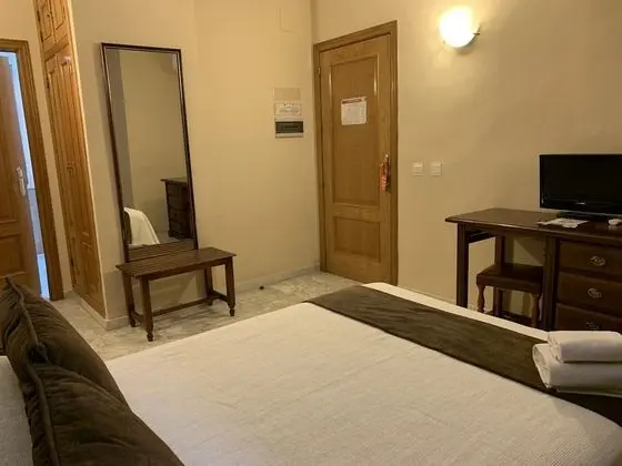 Standard Tek Büyük Yataklı Oda