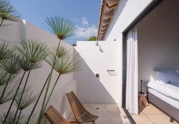 Deluxe Tek Büyük Yataklı Oda, Veranda, Bahçe Manzaralı