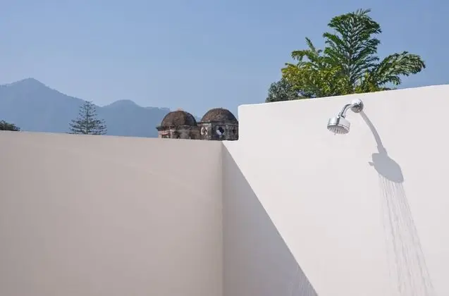 Deluxe Tek Büyük Yataklı Oda, Veranda, Bahçe Manzaralı