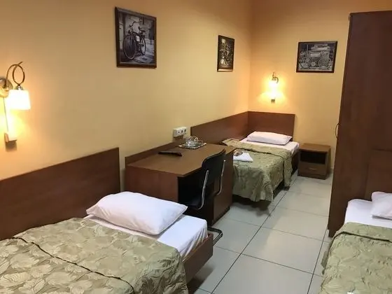 Economy Üç Kişilik Oda, Ortak Banyo