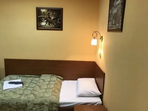 Economy Üç Kişilik Oda, Ortak Banyo