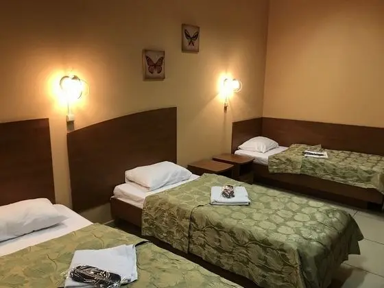 Economy Üç Kişilik Oda, Ortak Banyo