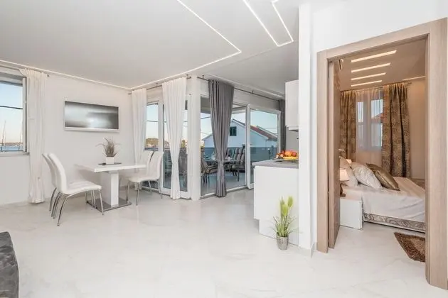 Deluxe Apart Daire, Deniz Manzaralı