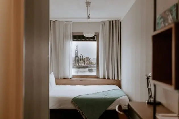 Good Room with Water view (King)