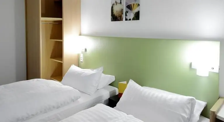 1 Çift Kişilik Veya 2 Tek Kişilik Yatak Standard