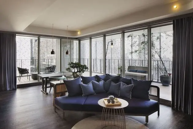 Luxury Süit (The Good Nature)