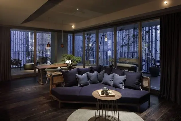 Luxury Süit (The Good Nature)
