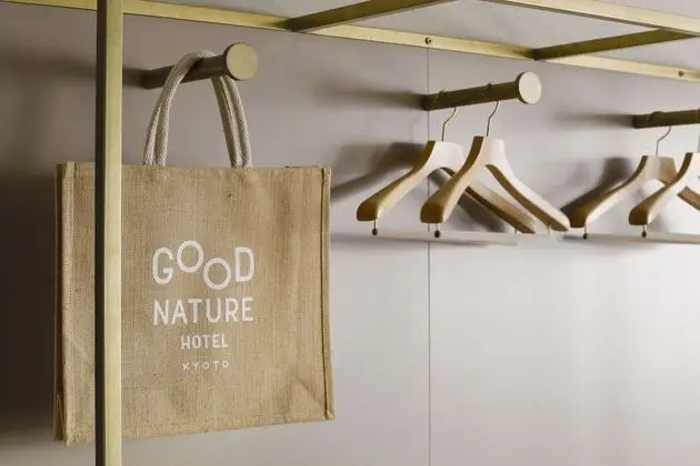 Luxury Süit (The Good Nature)