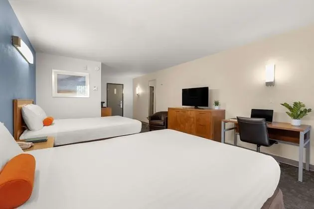 Two Queens Deluxe Room