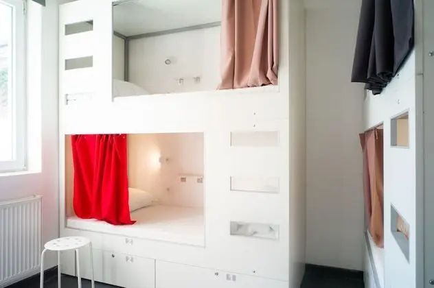 Basic Ortak Ranzalı Oda, Sadece kadınlar için (6 Beds, External Shared Bathroom)