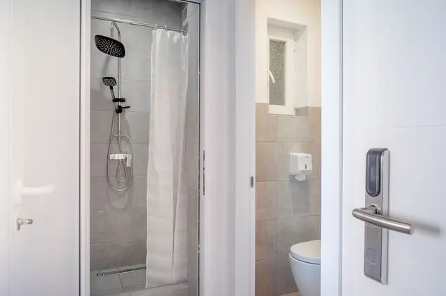 Basic Ortak Ranzalı Oda, Sadece kadınlar için (6 Beds, External Shared Bathroom)