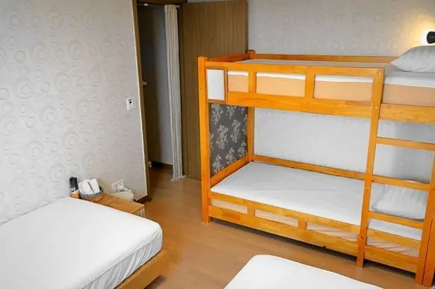 4 Bed Family Room
