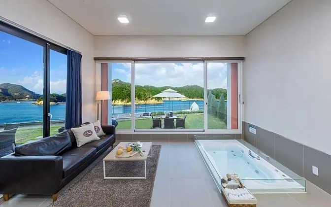 Luxury Oda