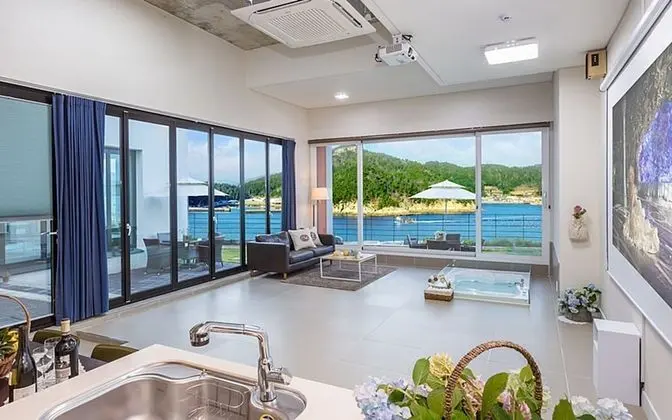 Luxury Oda