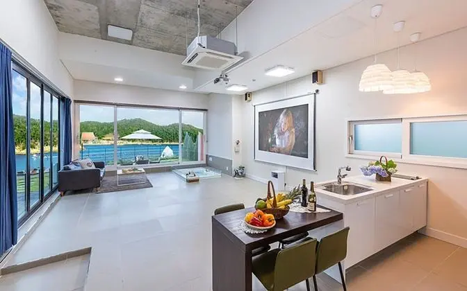 Luxury Oda