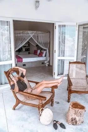 Deluxe Tek Büyük Yataklı Oda, Özel Banyo, Havuz Manzaralı