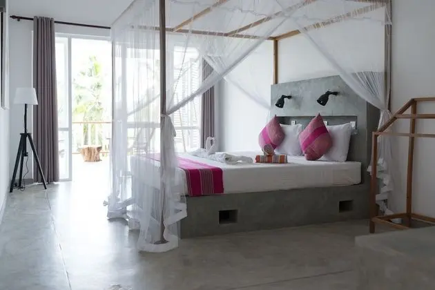 Deluxe Tek Büyük Yataklı Oda, Özel Banyo, Havuz Manzaralı