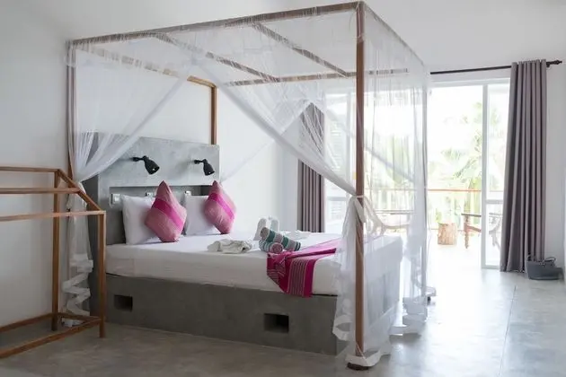 Deluxe Tek Büyük Yataklı Oda, Özel Banyo, Havuz Manzaralı