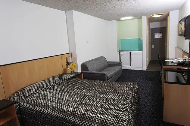 Tek Büyük Yataklı Oda (Hotel Room)