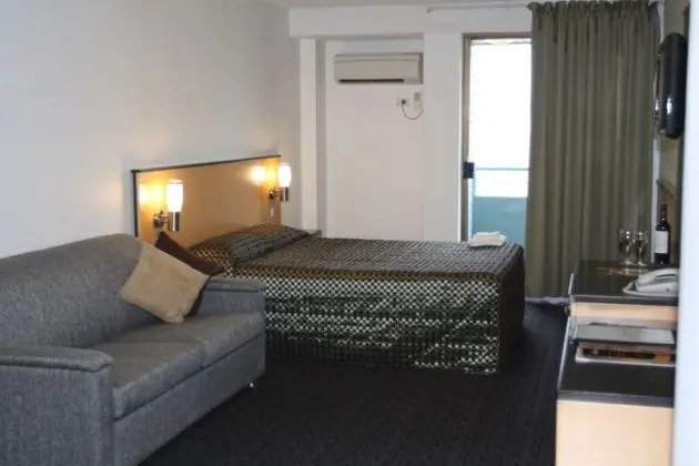 Tek Büyük Yataklı Oda (Hotel Room)