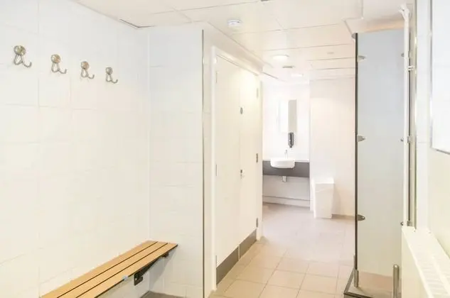 Tek Kişilik Oda, Sadece erkekler için, Ortak Banyo