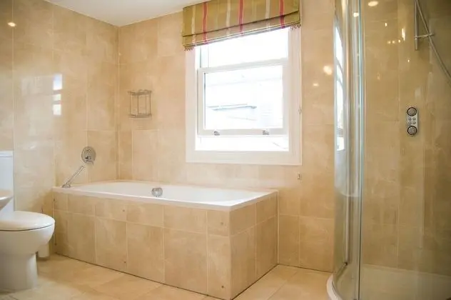 Üç Kişilik Oda, Banyolu/Duşlu (Separate Bath & Shower)