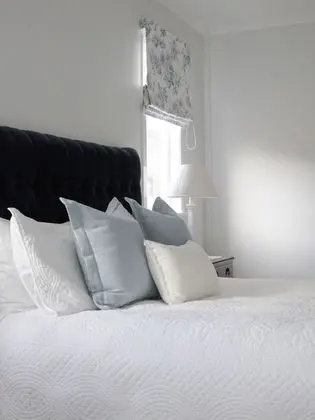 Oda, 1 Büyük (Queen) Boy Yatak, Ortak Banyo