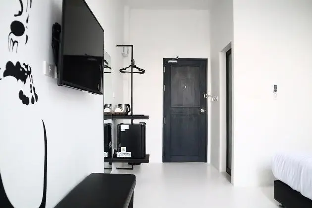 Twin Room (Free Netflix)