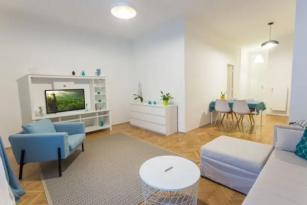 Grand Apart Daire, Şehir Manzaralı