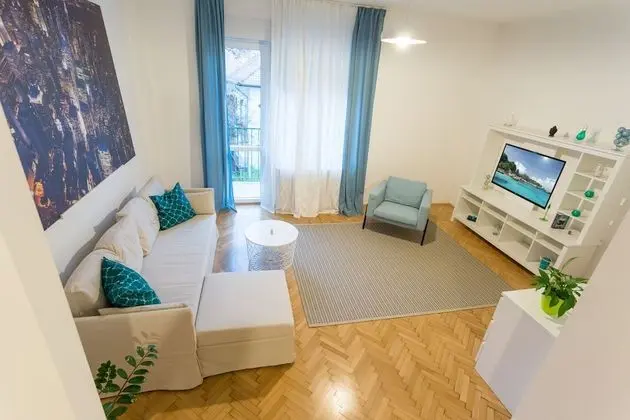 Grand Apart Daire, Şehir Manzaralı