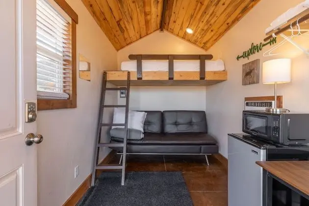 Standard Bunkhouse, Shared Bathroom