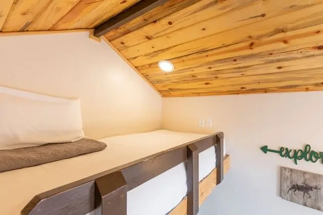 Standard Bunkhouse, Shared Bathroom
