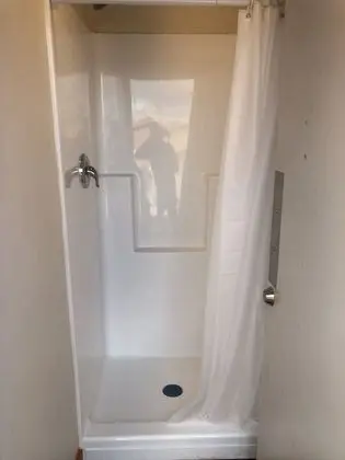 Standard Bunkhouse, Shared Bathroom