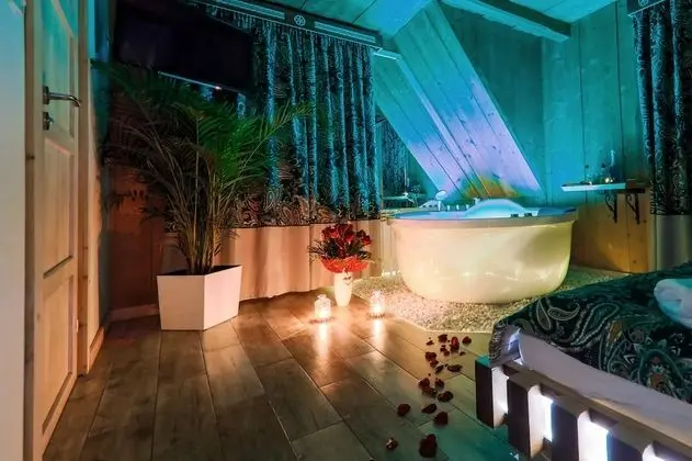 Romantic Oda, 1 Büyük (Queen) Boy Yatak, Jakuzi