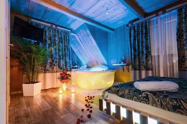 Romantic Oda, 1 Büyük (Queen) Boy Yatak, Jakuzi